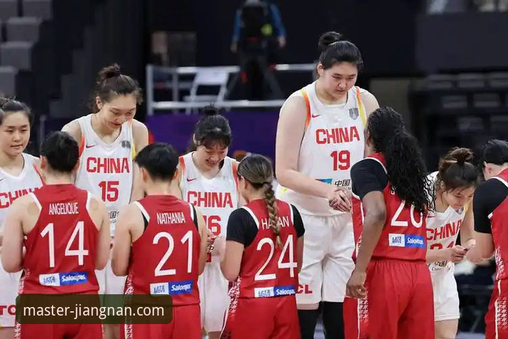 中国女篮如何通过战术调整与阵容轮换锁定胜局？一次技术视角的复盘